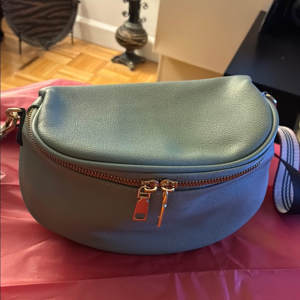 Elegant Green  Crossbody Bag